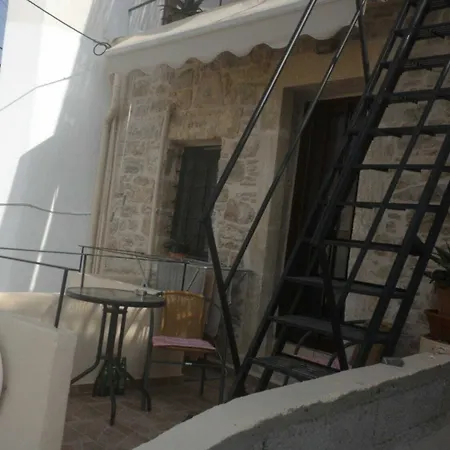 Vintage House Studio's Adults Only Hotel